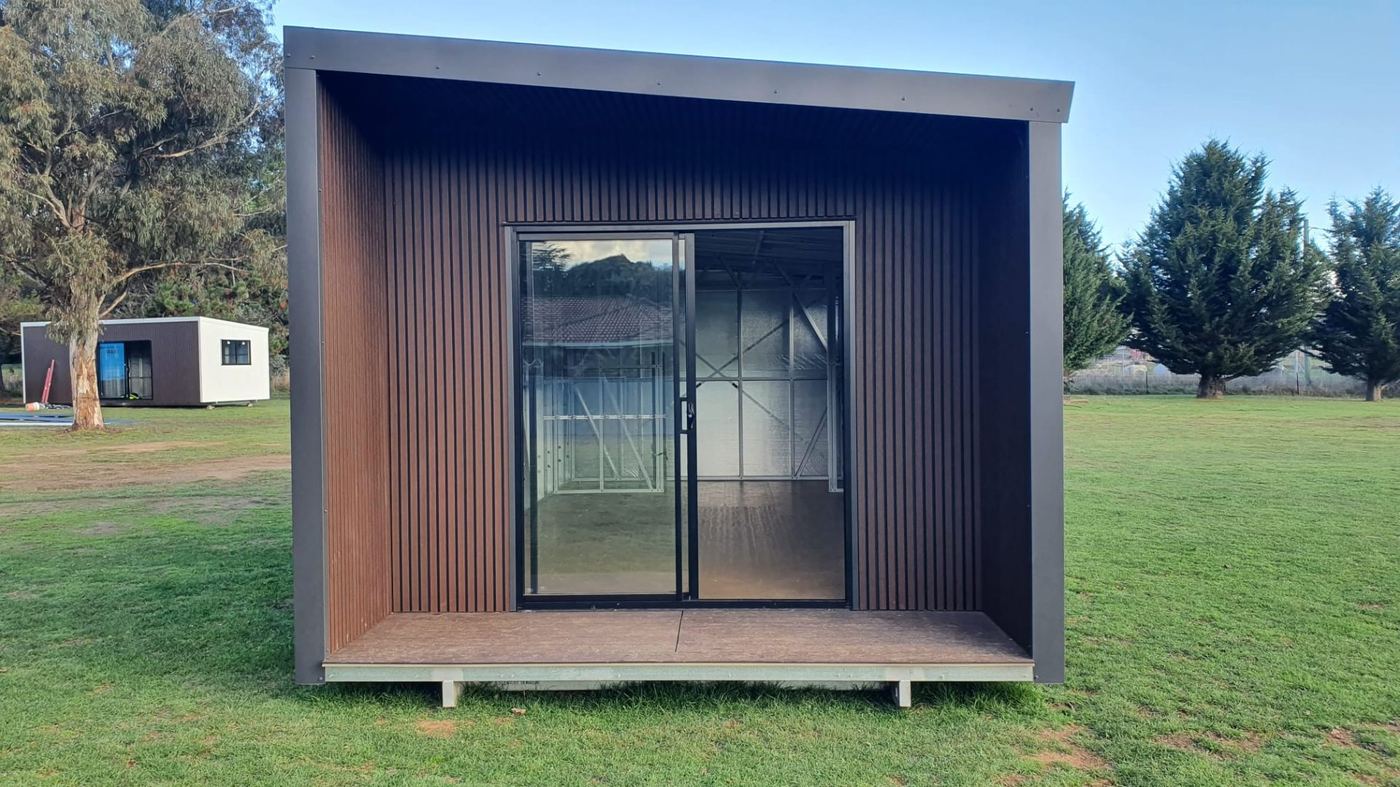 Timber-look cladding · full sliding door front